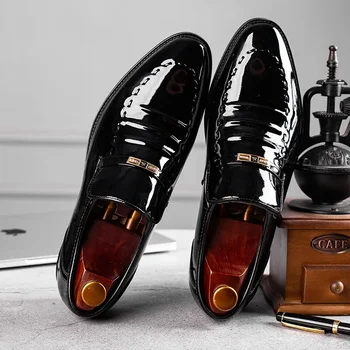 Лачена кожа мъжки обувки приплъзване на Оксфорд за мъжко сватбено тържество офис работни обувки плюс размер класически бизнес случайни мода обувка