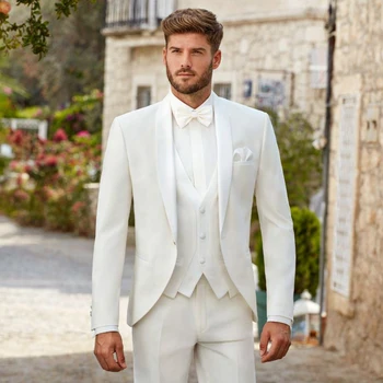 Ново пристигане мъжки костюм тънък годни бяла мода шал ревера един бутон нетактичност вечеря абитуриентски смокинг сватбен костюм мъж лято 3 парче